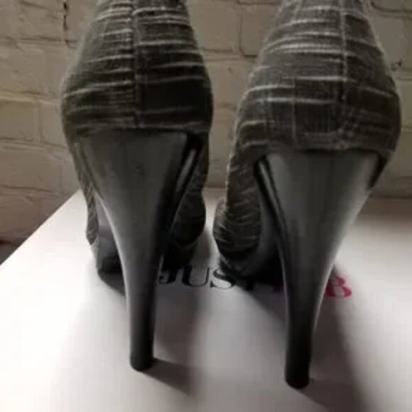 NINE WEST Smoochmeo gray and white plaid wedges pumps size 10 - Picture 3 of 9
